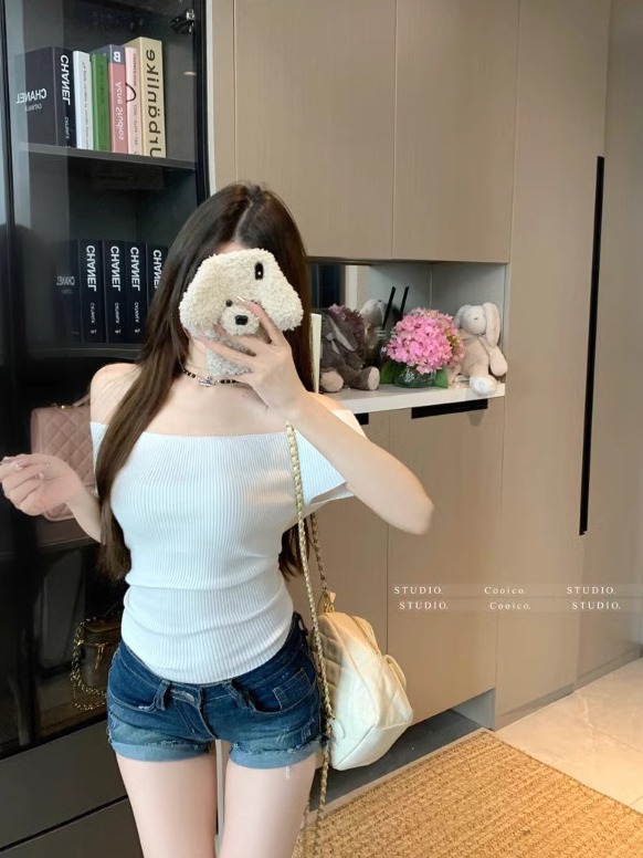 25032701