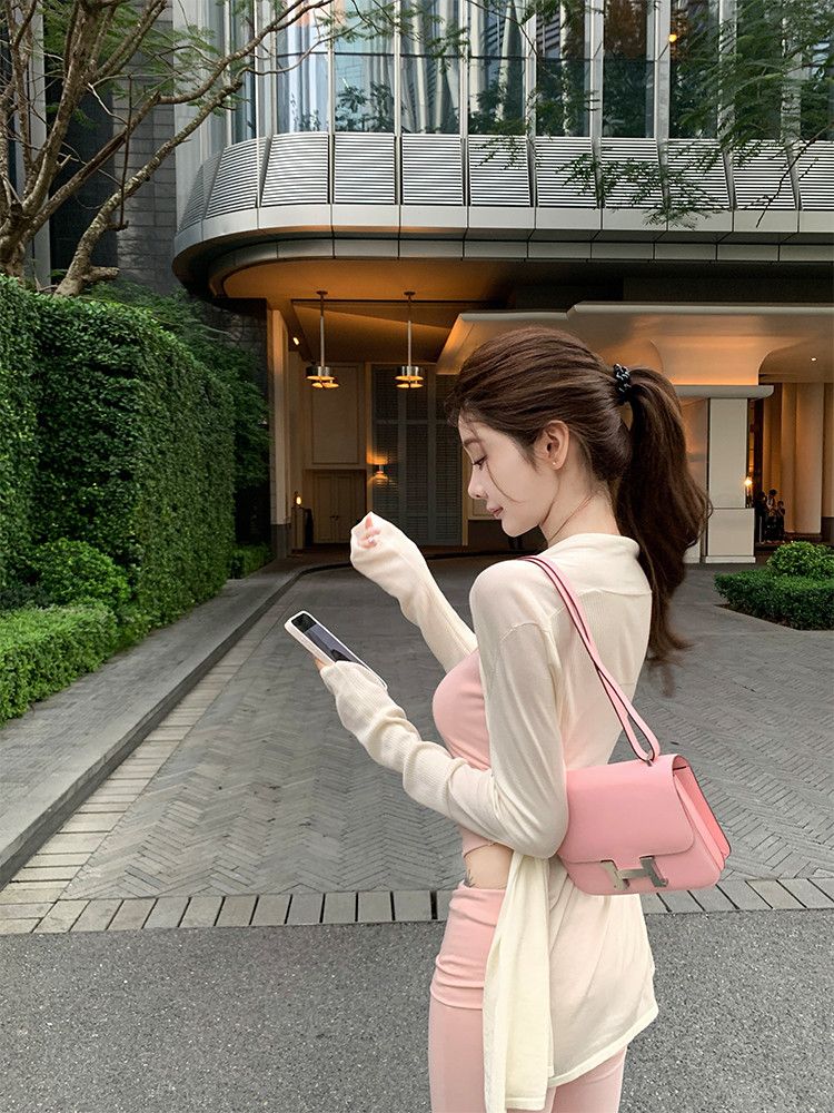 25050219
