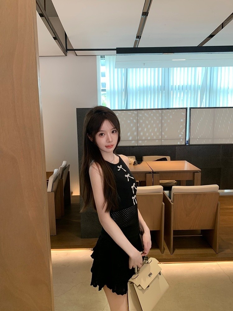 25050216