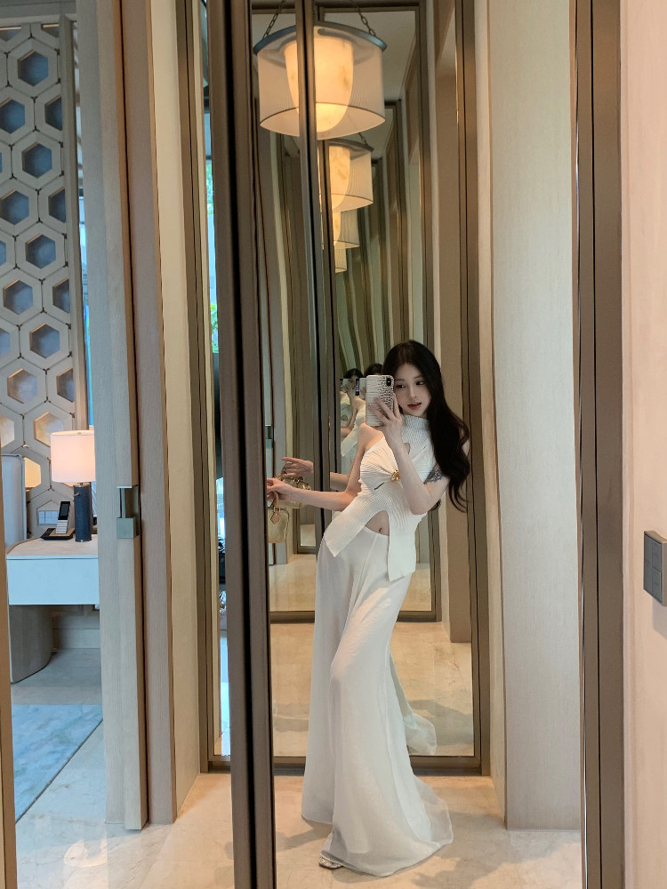 25050211