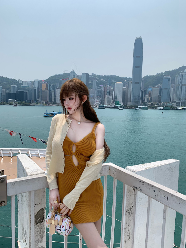 25050218