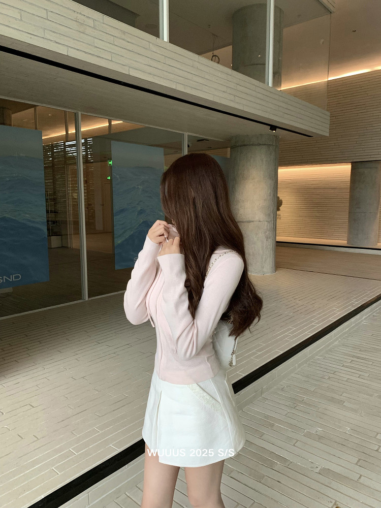 25050525