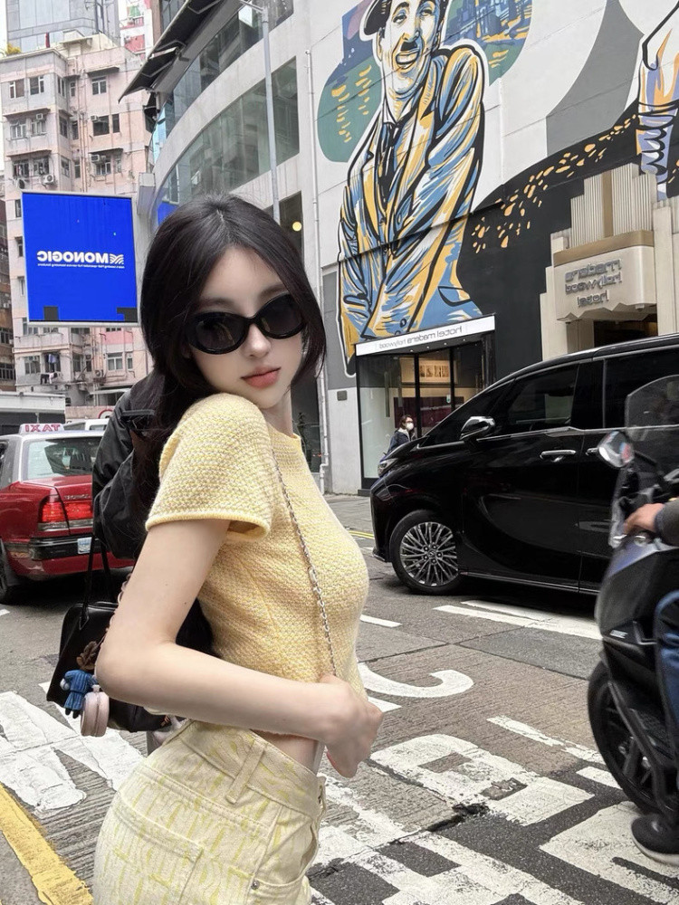 25050812