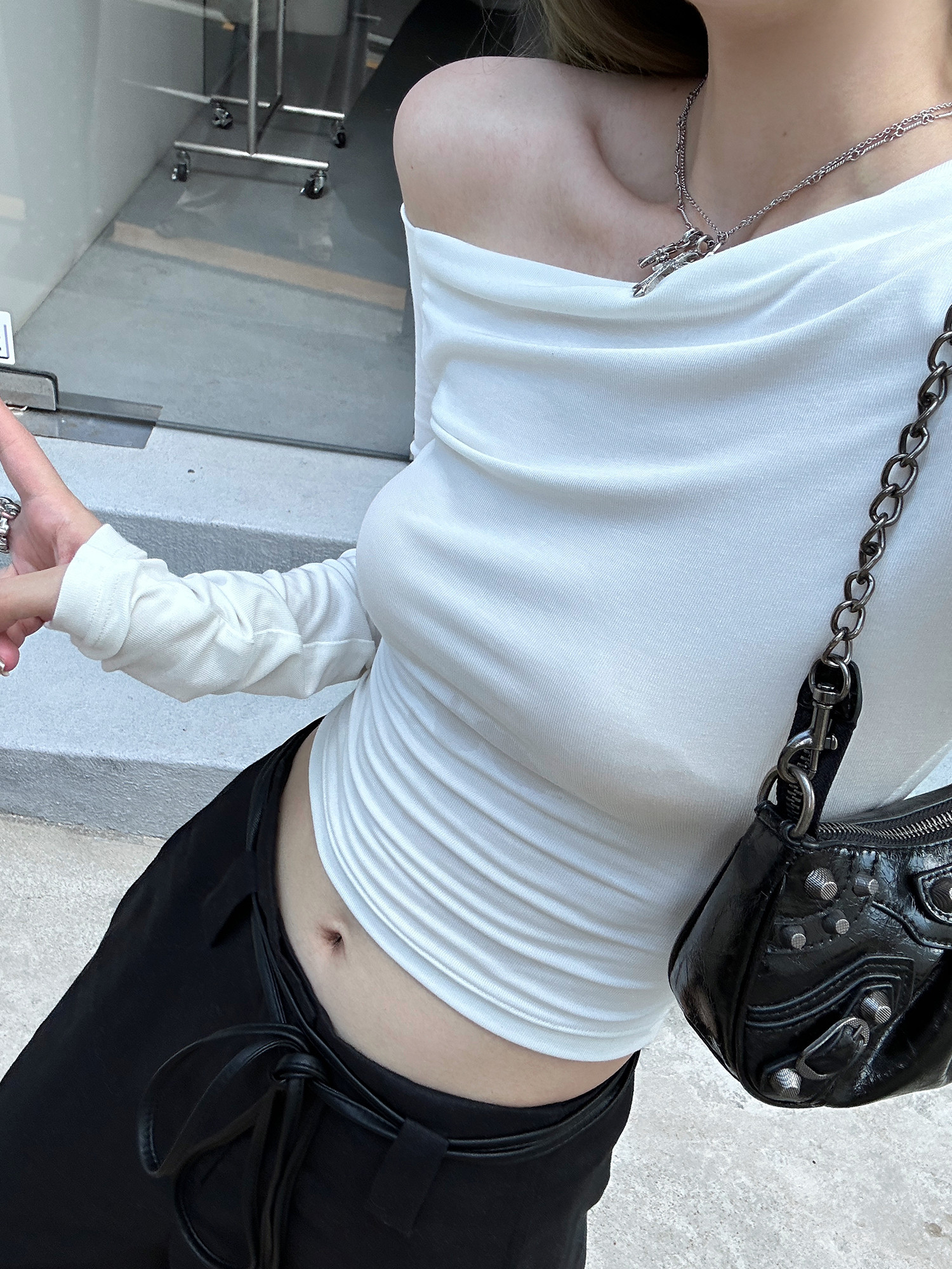 25051701