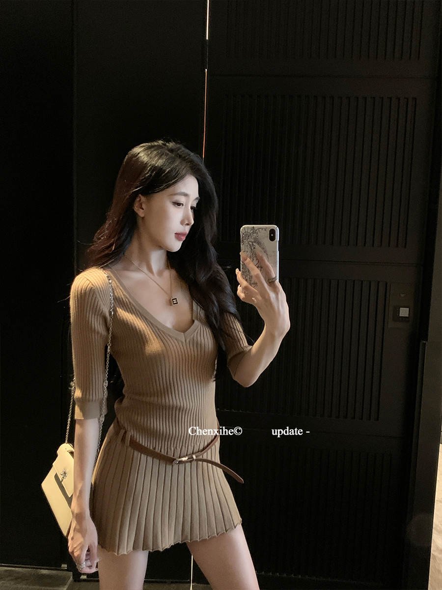 25051932