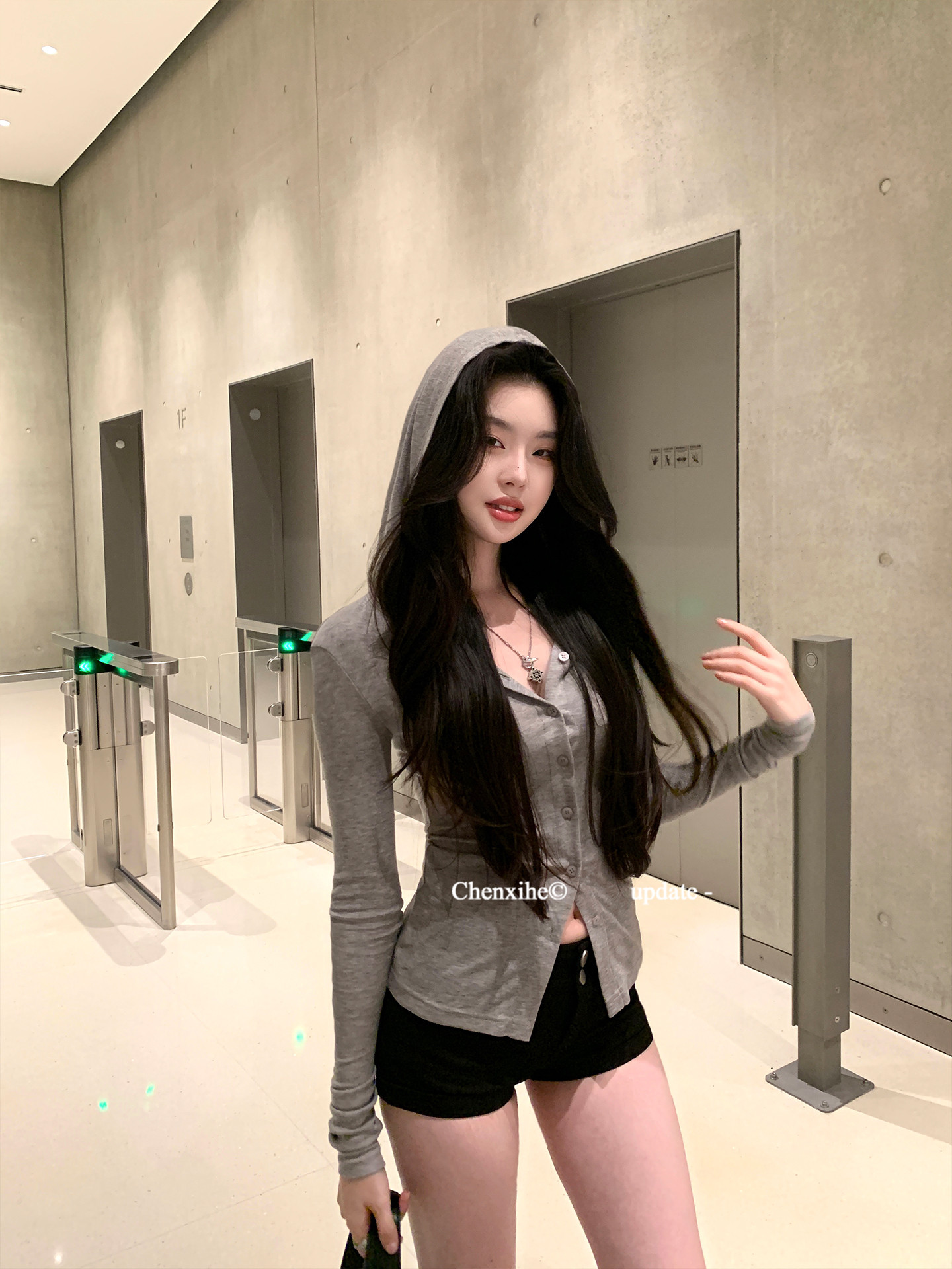 25060708
