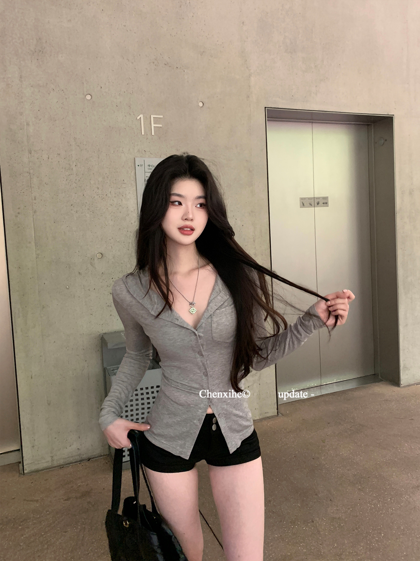 25060708