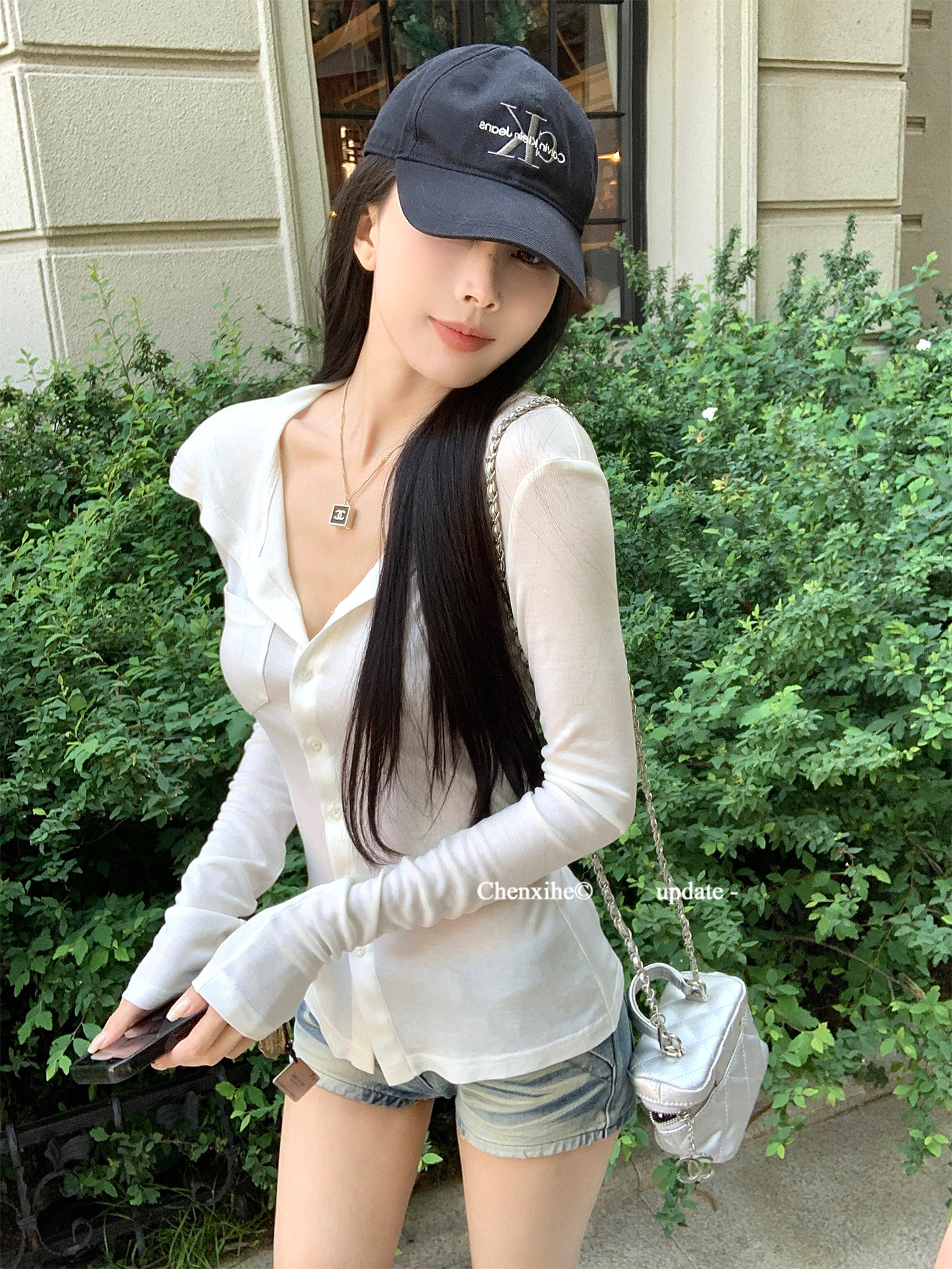 25060708