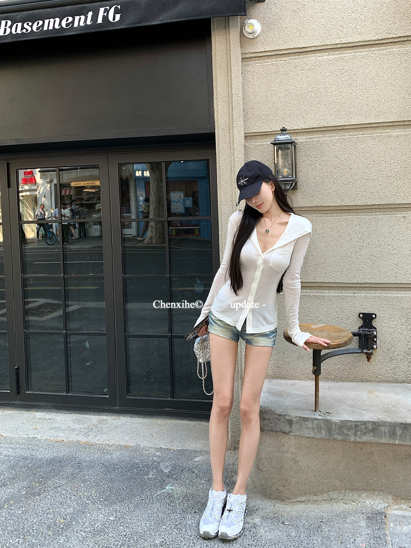 25060708