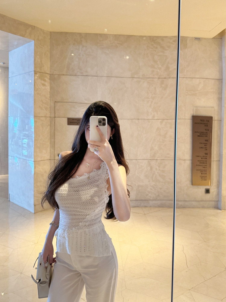 25061904