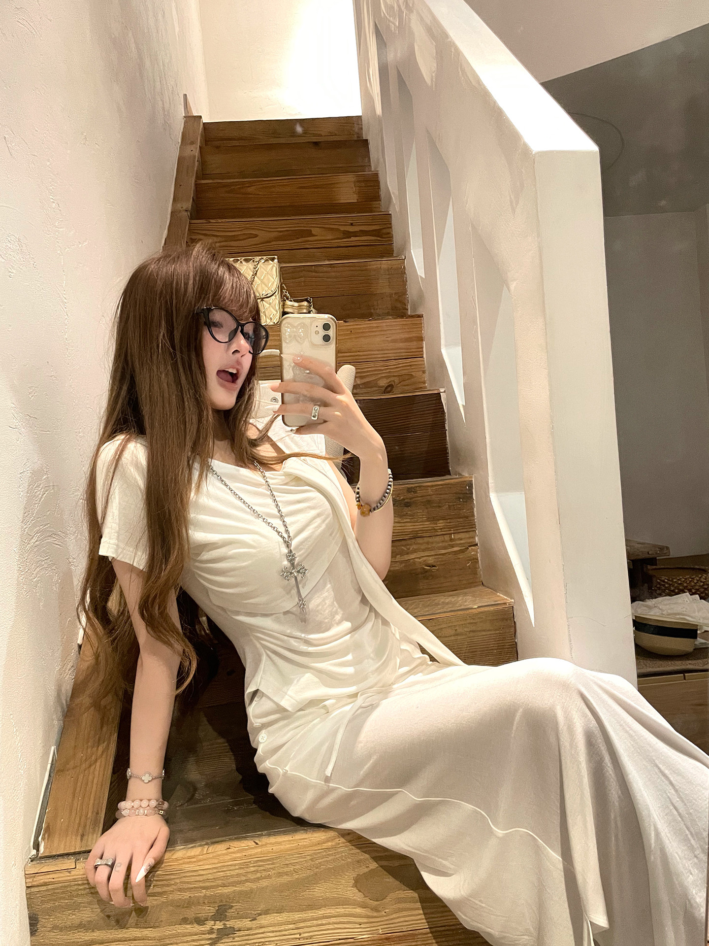 25061913