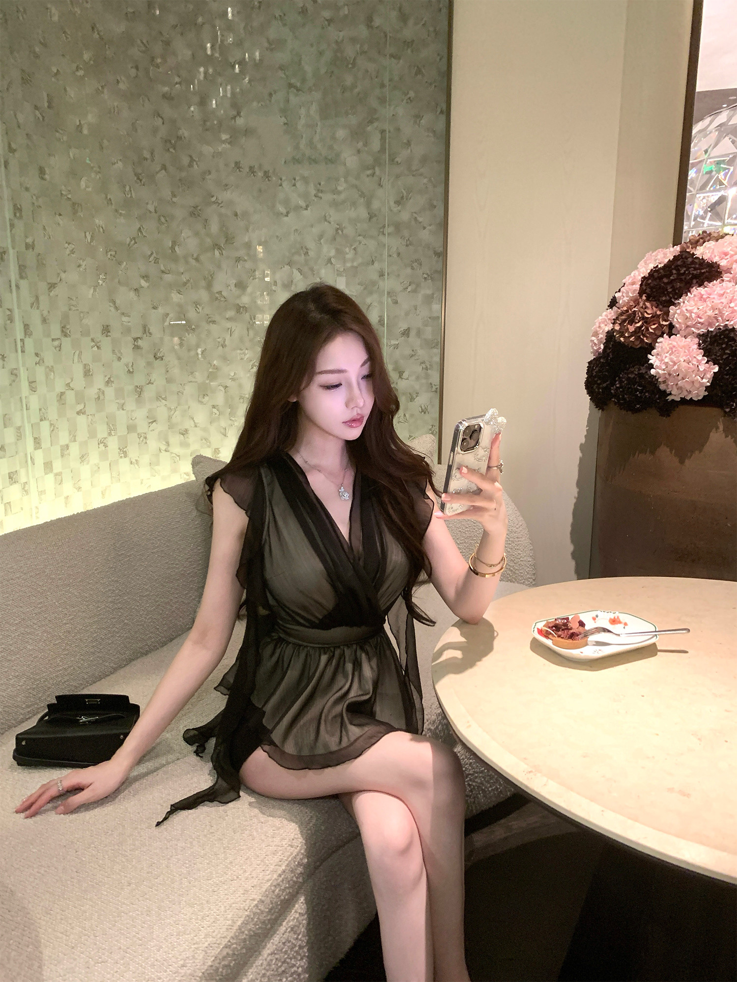25061909