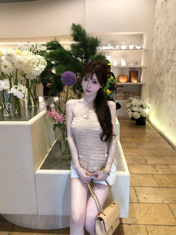 25061904